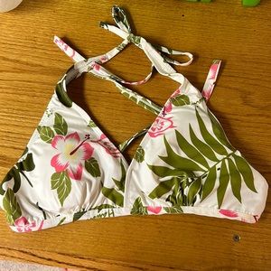 Steven Wear women’s swim top fits as a S-M